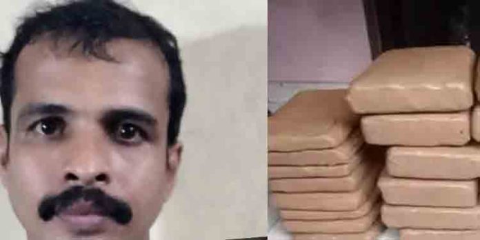 കണ്ണൂരില് വീട്ടില് സൂക്ഷിച്ചിരുന്ന 60 കിലോ കഞ്ചാവ് പോലീസ് പിടികൂടി കണ്ണൂരില് വീട്ടില് സൂക്ഷിച്ചിരുന്ന 60 കിലോ കഞ്ചാവ് പോലീസ് പിടികൂടി