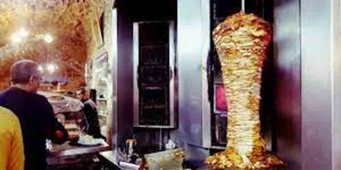 സംസ്ഥാനത്ത് ഇനി ഷവര്മ്മ തയ്യാറാക്കാന് ലൈസന്സ് നിര്ബന്ധം സംസ്ഥാനത്ത് ഇനി ഷവര്മ്മ തയ്യാറാക്കാന് ലൈസന്സ് നിര്ബന്ധം