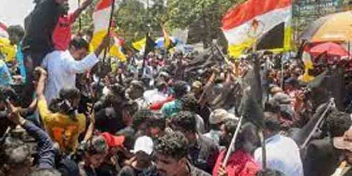 വിഴിഞ്ഞം തുറമുഖ പദ്ധതിക്ക് പോലീസ് സംരക്ഷണം നല്കണം : ഹൈക്കോടതി വിഴിഞ്ഞം തുറമുഖ പദ്ധതിക്ക് പോലീസ് സംരക്ഷണം നല്കണം : ഹൈക്കോടതി