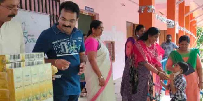 അറ്റോമി ഇന്ത്യ എരുമേലി ദേവസ്വം ബോർഡ് സ്കൂളിലെ കുട്ടികൾക്ക് ഓറൽ കെയർ സെറ്റ് വിതരണം ചെയ്തു അറ്റോമി ഇന്ത്യ എരുമേലി ദേവസ്വം ബോർഡ് സ്കൂളിലെ കുട്ടികൾക്ക് ഓറൽ കെയർ സെറ്റ് വിതരണം ചെയ്തു