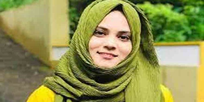 എ.എന് ഷംസീറിനെ നിയമസഭ സ്പീക്കറാക്കാനുള്ള സി.പി.എം തീരുമാനത്തെ പരിഹസിച്ച് ഫാത്തിമ തഹ്ലിയ എ.എന് ഷംസീറിനെ നിയമസഭ സ്പീക്കറാക്കാനുള്ള സി.പി.എം തീരുമാനത്തെ പരിഹസിച്ച് ഫാത്തിമ തഹ്ലിയ