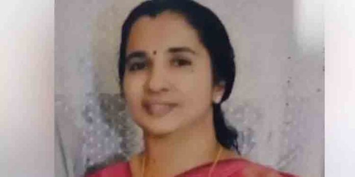 സഹോദരിമാരെ ട്രെയിനിടിച്ചു : ഒരാള് മരിച്ചു, സഹോദരി ഗുരുതരാവസ്ഥയില് സഹോദരിമാരെ ട്രെയിനിടിച്ചു : ഒരാള് മരിച്ചു, സഹോദരി ഗുരുതരാവസ്ഥയില്