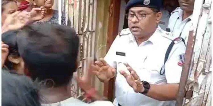 കോല്ക്കത്തയില് കാണാതായ രണ്ട് സ്കൂള് വിദ്യാര്ഥികളുടെ മൃതദേഹം കണ്ടെത്തി കോല്ക്കത്തയില് കാണാതായ രണ്ട് സ്കൂള് വിദ്യാര്ഥികളുടെ മൃതദേഹം കണ്ടെത്തി