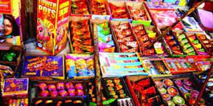 വായു മലിനീകരണം ; ഡല്ഹിയില് പടക്ക നിരോധനം തുടരും വായു മലിനീകരണം ; ഡല്ഹിയില് പടക്ക നിരോധനം തുടരും