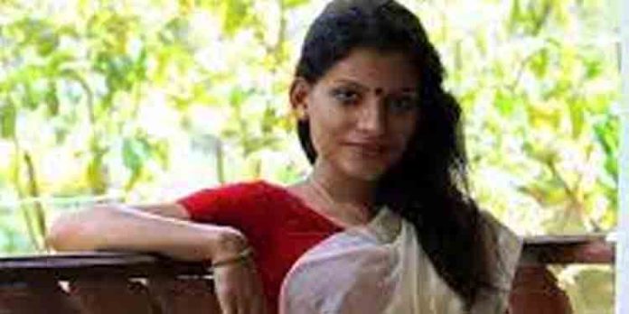 ‘ഭക്ഷണം കുപ്പയിൽ എറിഞ്ഞു പ്രതിഷേധിക്കണം എന്ന് ആർക്കെങ്കിലും തോന്നിയാൽ അതിന് ഈ നാട്ടിൽ അവകാശമുണ്ട്’ : രശ്മി ആർ നായർ ‘ഭക്ഷണം കുപ്പയിൽ എറിഞ്ഞു പ്രതിഷേധിക്കണം എന്ന് ആർക്കെങ്കിലും തോന്നിയാൽ അതിന് ഈ നാട്ടിൽ അവകാശമുണ്ട്’ : രശ്മി ആർ നായർ