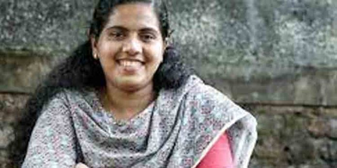 ഭക്ഷണം മാലിന്യത്തിലേക്ക് വലിച്ചെറിഞ്ഞ ജീവനക്കാർക്കെതിരെ നടപടി ; മേയർ ആര്യ രാജേന്ദ്രനെതിരെ പ്രതിഷേധം ഭക്ഷണം മാലിന്യത്തിലേക്ക് വലിച്ചെറിഞ്ഞ ജീവനക്കാർക്കെതിരെ നടപടി ; മേയർ ആര്യ രാജേന്ദ്രനെതിരെ പ്രതിഷേധം