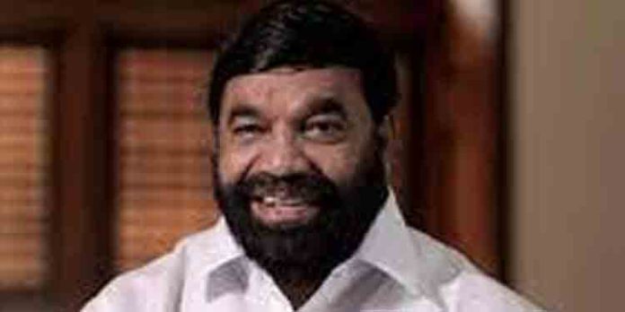 സൗമ്യവതി തമ്പുരാട്ടിക്ക് ഉത്രാടക്കിഴിയുമായി വി.എന്. വാസവന് സൗമ്യവതി തമ്പുരാട്ടിക്ക് ഉത്രാടക്കിഴിയുമായി വി.എന്. വാസവന്