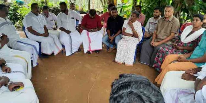 അഭിരാമിയുടെ വീട്ടിലെത്തി മാതാപിതാക്കളെ സന്ദർശിച്ച് എസ് എൻ ഡി പി യൂത്ത് മൂവ്മെന്റ് പ്രസിഡന്റ് അഭിരാമിയുടെ വീട്ടിലെത്തി മാതാപിതാക്കളെ സന്ദർശിച്ച് എസ് എൻ ഡി പി യൂത്ത് മൂവ്മെന്റ് പ്രസിഡന്റ്