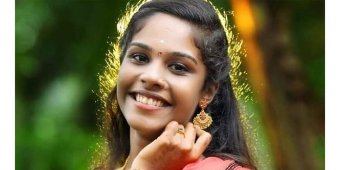 കൊല്ലം ചടയമംഗലത്ത് യുവതി ഭർതൃഗൃഹത്തിൽ തൂങ്ങി മരിച്ചു കൊല്ലം ചടയമംഗലത്ത് യുവതി ഭർതൃഗൃഹത്തിൽ തൂങ്ങി മരിച്ചു