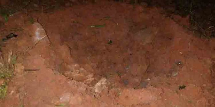 വളയം ഒപി മുക്കില് സ്റ്റീല് ബോംബേറ് വളയം ഒപി മുക്കില് സ്റ്റീല് ബോംബേറ്