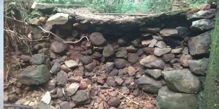 എലിമുള്ളുംപ്ലാക്കൽ കുളഞ്ഞിപ്പടി റോഡിലെ ചപ്പാത്ത് അപകടാവസ്ഥയിൽ എലിമുള്ളുംപ്ലാക്കൽ കുളഞ്ഞിപ്പടി റോഡിലെ ചപ്പാത്ത് അപകടാവസ്ഥയിൽ