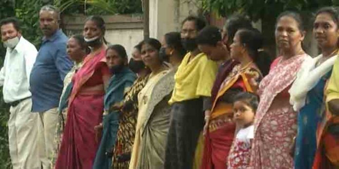 വിഴിഞ്ഞം ഉൾപ്പടെയുള്ള കടൽത്തീരത്തെ സംരക്ഷിക്കാനായി 17 കി.മി നീളത്തിൽ മനുഷ്യച്ചങ്ങല വിഴിഞ്ഞം ഉൾപ്പടെയുള്ള കടൽത്തീരത്തെ സംരക്ഷിക്കാനായി 17 കി.മി നീളത്തിൽ മനുഷ്യച്ചങ്ങല