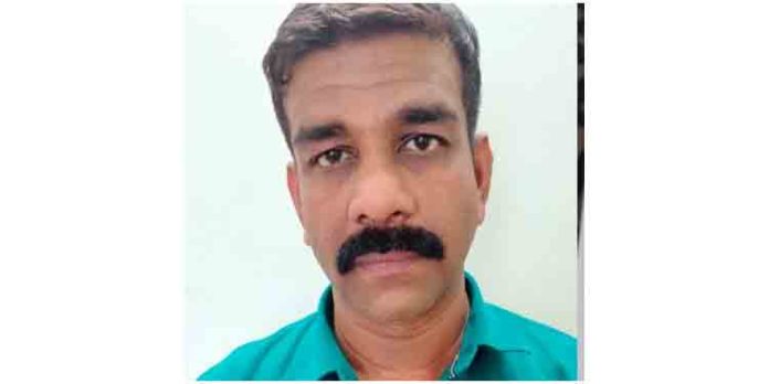 കരിപ്പൂരില് വീണ്ടും സ്വര്ണവേട്ട ; 992 ഗ്രാം സ്വര്ണം ഒളിപ്പിച്ച് കടത്താന് ശ്രമിച്ച യുവാവ് അറസ്റ്റില് കരിപ്പൂരില് വീണ്ടും സ്വര്ണവേട്ട ; 992 ഗ്രാം സ്വര്ണം ഒളിപ്പിച്ച് കടത്താന് ശ്രമിച്ച യുവാവ് അറസ്റ്റില്