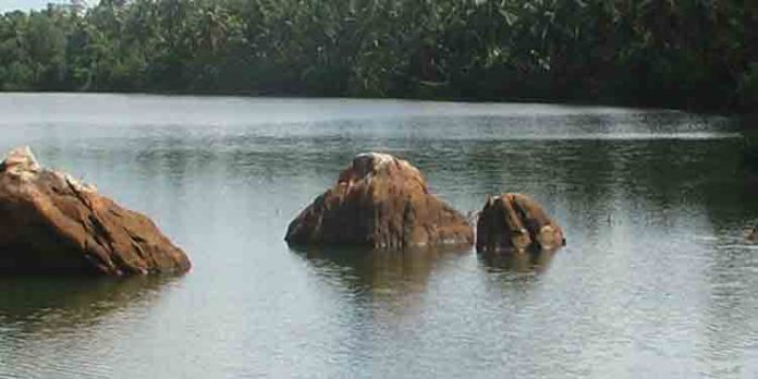 കൊല്ലൂര് സൗപര്ണികയില് കുളിക്കുന്നതിനിടെ മലയാളി യുവതിയെ ഒഴുക്കില്പ്പെട്ട് കാണാതായി കൊല്ലൂര് സൗപര്ണികയില് കുളിക്കുന്നതിനിടെ മലയാളി യുവതിയെ ഒഴുക്കില്പ്പെട്ട് കാണാതായി