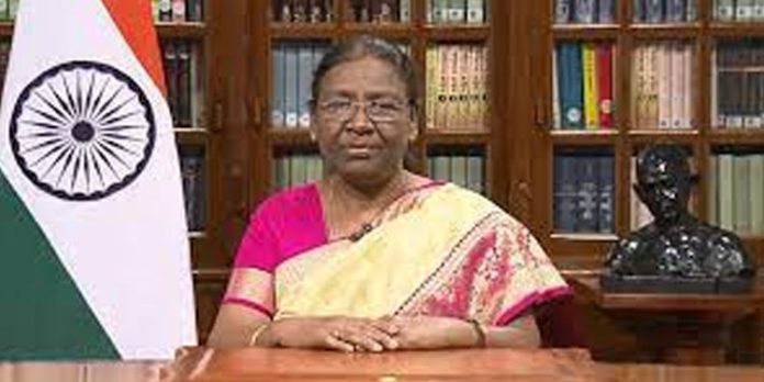 എട്ട് ഐ.ഐ.ടികളില് ഡയറക്ടര്മാരെ നിയമിക്കാന് അനുമതി നല്കി രാഷ്ട്രപതി എട്ട് ഐ.ഐ.ടികളില് ഡയറക്ടര്മാരെ നിയമിക്കാന് അനുമതി നല്കി രാഷ്ട്രപതി