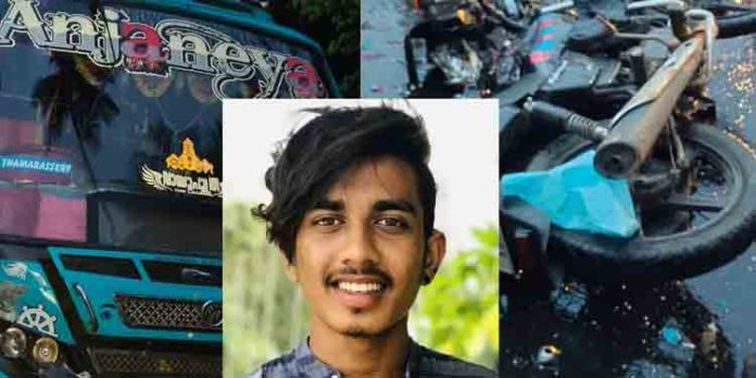 ബസ്സിടിച്ച് റോഡിലേക്ക് വീണ ബൈക്ക് യാത്രക്കാര് ലോറി കയറി മരിച്ചു ബസ്സിടിച്ച് റോഡിലേക്ക് വീണ ബൈക്ക് യാത്രക്കാര് ലോറി കയറി മരിച്ചു