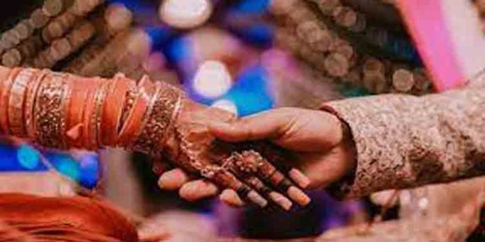 താഴ്ന്ന ജാതിക്കാരെ വിവാഹം ചെയ്താല് മരണാനന്തരകര്മ്മങ്ങള്ക്ക് വിലക്കേര്പ്പെടുത്തുന്ന സമ്പ്രദായം കൊച്ചി രാജകുടുംബം അവസാനിപ്പിച്ചു താഴ്ന്ന ജാതിക്കാരെ വിവാഹം ചെയ്താല് മരണാനന്തരകര്മ്മങ്ങള്ക്ക് വിലക്കേര്പ്പെടുത്തുന്ന സമ്പ്രദായം കൊച്ചി രാജകുടുംബം അവസാനിപ്പിച്ചു