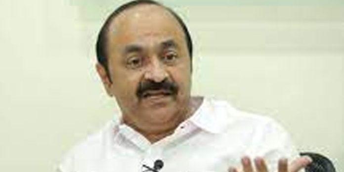 എം.വി ഗോവിന്ദന് മഹാത്മാ ഗാന്ധിയെയും ഗോൾവാൾക്കറേയും തിരിച്ചറിയാൻ പറ്റുന്നില്ല : വി ഡി സതീശൻ എം.വി ഗോവിന്ദന് മഹാത്മാ ഗാന്ധിയെയും ഗോൾവാൾക്കറേയും തിരിച്ചറിയാൻ പറ്റുന്നില്ല : വി ഡി സതീശൻ