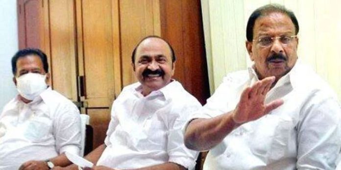 കെപിസിസി പട്ടിക ; പുതിയ പട്ടികയില് ട്രഷററും ജനറല് സെക്രട്ടറിമാരും പുറത്ത് കെപിസിസി പട്ടിക ; പുതിയ പട്ടികയില് ട്രഷററും ജനറല് സെക്രട്ടറിമാരും പുറത്ത്