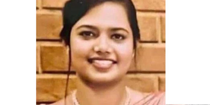 പൂനൈയിലെ പിംപ്രിയിലുണ്ടായ വാഹനാപകടത്തില് മലയാളി ഡോക്ടര്ക്ക് ദാരുണാന്ത്യം പൂനൈയിലെ പിംപ്രിയിലുണ്ടായ വാഹനാപകടത്തില് മലയാളി ഡോക്ടര്ക്ക് ദാരുണാന്ത്യം