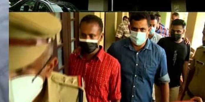 അട്ടപ്പാടി മധു കേസ് ; കൂറുമാറിയ വനംവകുപ്പ് വാച്ചർ സുനിൽ കുമാറിനെ ജോലിയിൽ നിന്നും പിരിച്ചുവിട്ടു അട്ടപ്പാടി മധു കേസ് ; കൂറുമാറിയ വനംവകുപ്പ് വാച്ചർ സുനിൽ കുമാറിനെ ജോലിയിൽ നിന്നും പിരിച്ചുവിട്ടു
