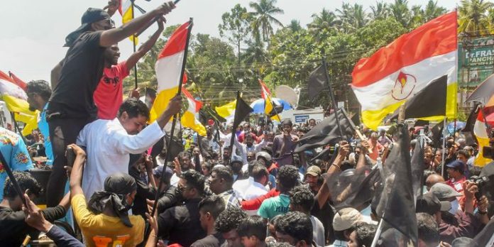 വിഴിഞ്ഞം തുറമുഖ നിര്മ്മാണത്തില് സര്ക്കാരിനെതിരെ കോടതിയലക്ഷ്യ ഹര്ജിയുമായി അദാനി ഗ്രൂപ്പ് ഹൈക്കോടതിയില് വിഴിഞ്ഞം തുറമുഖ നിര്മ്മാണത്തില് സര്ക്കാരിനെതിരെ കോടതിയലക്ഷ്യ ഹര്ജിയുമായി അദാനി ഗ്രൂപ്പ് ഹൈക്കോടതിയില്