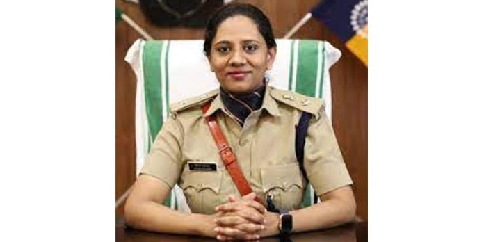 ഡിവൈഎസ്പിയുടെയും പോലീസുകാരുടെയും ഗുണ്ടാ ബന്ധം പുറത്ത്കൊണ്ടുവന്ന എസ്പി ഡി ശില്പയെ തെറിപ്പിച്ചു ഡിവൈഎസ്പിയുടെയും പോലീസുകാരുടെയും ഗുണ്ടാ ബന്ധം പുറത്ത്കൊണ്ടുവന്ന എസ്പി ഡി ശില്പയെ തെറിപ്പിച്ചു