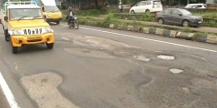 റോഡ് പരിശോധനയുമായി വീണ്ടും വിജിലൻസ് : നടപടി വ്യാപക പരാതിയിൽ റോഡ് പരിശോധനയുമായി വീണ്ടും വിജിലൻസ് : നടപടി വ്യാപക പരാതിയിൽ