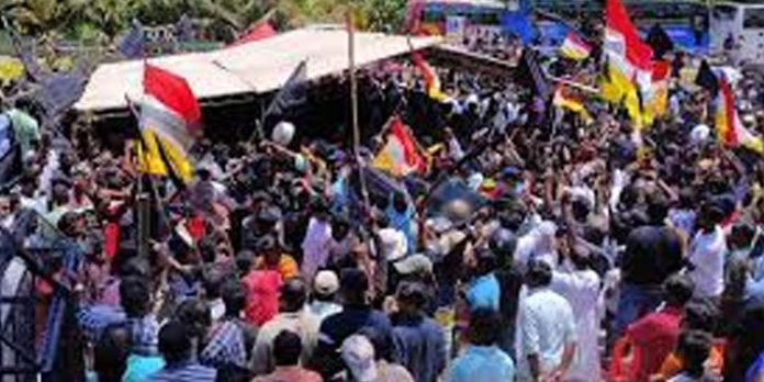 വിഴിഞ്ഞം സമരം ശക്തിപ്പെടുത്താൻ പള്ളികളിൽ ഇടയലേഖനം; പ്രദേശത്ത് സംഘർഷസാധ്യതയെന്ന് കളക്ടർ, മദ്യശാലകള് തുറക്കില്ല വിഴിഞ്ഞം സമരം ശക്തിപ്പെടുത്താൻ പള്ളികളിൽ ഇടയലേഖനം; പ്രദേശത്ത് സംഘർഷസാധ്യതയെന്ന് കളക്ടർ, മദ്യശാലകള് തുറക്കില്ല