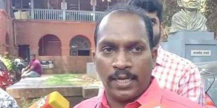 ഭാര്യമാരെ പോലും അപമാനിക്കുന്നു ; കോഴിക്കോട് സിറ്റി പോലീസ് കമ്മീഷണര്ക്ക് എതിരെ ഡിവൈഎഫ്ഐ – മുഖ്യമന്ത്രിക്ക് പരാതി നല്കും ഭാര്യമാരെ പോലും അപമാനിക്കുന്നു ; കോഴിക്കോട് സിറ്റി പോലീസ് കമ്മീഷണര്ക്ക് എതിരെ ഡിവൈഎഫ്ഐ – മുഖ്യമന്ത്രിക്ക് പരാതി നല്കും