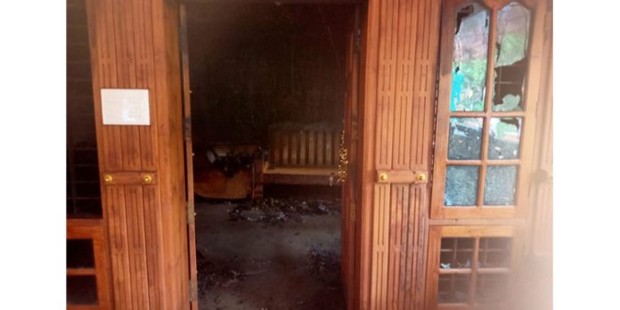 കോഴഞ്ചേരി കോളപ്രയിൽ വീടിനു തീ പിടിച്ചു വന് നാശനഷ്ടം കോഴഞ്ചേരി കോളപ്രയിൽ വീടിനു തീ പിടിച്ചു വന് നാശനഷ്ടം