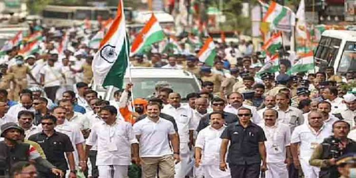 15 രൂപ ഉണ്ടായിരുന്ന മണ്ണെണ്ണ വില ഇപ്പോൾ 140 രൂപ ; രാഹുൽ ഗാന്ധിയോട് പ്രശ്നങ്ങൾ പങ്കുവെച്ച് മത്സ്യത്തൊഴിലാളികൾ 15 രൂപ ഉണ്ടായിരുന്ന മണ്ണെണ്ണ വില ഇപ്പോൾ 140 രൂപ ; രാഹുൽ ഗാന്ധിയോട് പ്രശ്നങ്ങൾ പങ്കുവെച്ച് മത്സ്യത്തൊഴിലാളികൾ