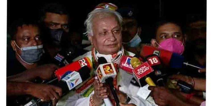 കണ്ണൂര് വിസി പുനര്നിയമനം ; മുഖ്യമന്ത്രി കത്തയച്ചു – പുറത്തുവിട്ട് ഗവര്ണര് കണ്ണൂര് വിസി പുനര്നിയമനം ; മുഖ്യമന്ത്രി കത്തയച്ചു – പുറത്തുവിട്ട് ഗവര്ണര്