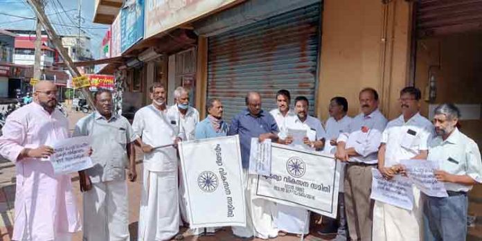 എടത്വ പോസ്റ്റ് ഓഫീസ് നിർമ്മാണം ആരംഭിക്കാത്തതിൽ പ്രതിഷേധിച്ച് എടത്വ വികസന സമിതിപ്രതിഷേധ മാർച്ച് നടത്തി എടത്വ പോസ്റ്റ് ഓഫീസ് നിർമ്മാണം ആരംഭിക്കാത്തതിൽ പ്രതിഷേധിച്ച് എടത്വ വികസന സമിതിപ്രതിഷേധ മാർച്ച് നടത്തി