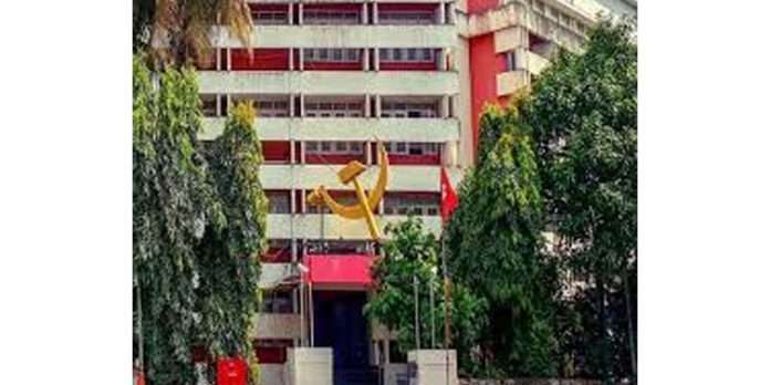 രാഷ്ടീയം പറഞ്ഞാല് ഗവര്ണര് പദവി പരിഗണിക്കാതെ അതേ നാണയത്തില് തിരിച്ചടിക്കാന് സര്ക്കാരും ഇടതുമുന്നണിയും രാഷ്ടീയം പറഞ്ഞാല് ഗവര്ണര് പദവി പരിഗണിക്കാതെ അതേ നാണയത്തില് തിരിച്ചടിക്കാന് സര്ക്കാരും ഇടതുമുന്നണിയും