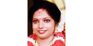 യുവതിയെ കിടപ്പുമുറിയില് തൂങ്ങിമരിച്ച നിലയില് കണ്ടെത്തി യുവതിയെ കിടപ്പുമുറിയില് തൂങ്ങിമരിച്ച നിലയില് കണ്ടെത്തി
