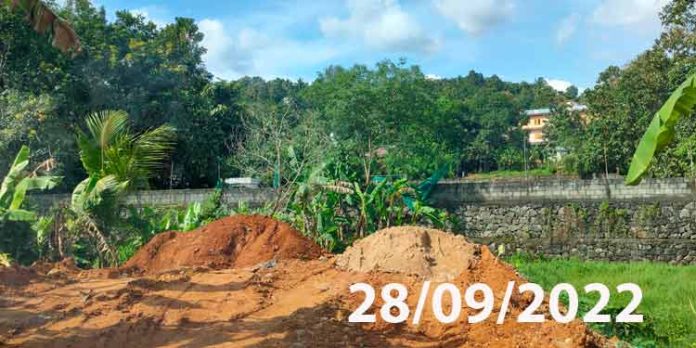 പത്തനംതിട്ട നഗരത്തില് അനധികൃത വയല് നികത്തല് വ്യാപകം ; ജില്ലാ പോലീസ് മേധാവിയുടെ മൂക്കിനുകീഴെ വരെ പട്ടാപ്പകല് വയല് നികത്തുന്നു പത്തനംതിട്ട നഗരത്തില് അനധികൃത വയല് നികത്തല് വ്യാപകം ; ജില്ലാ പോലീസ് മേധാവിയുടെ മൂക്കിനുകീഴെ വരെ പട്ടാപ്പകല് വയല് നികത്തുന്നു