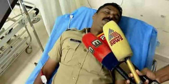 ഹർത്താൽ ദിനത്തിൽ പെട്രോളിംഗ് നടത്തുകയായിരുന്ന പോലീസുകാരെ ബൈക്കിടിച്ച് വീഴ്ത്തിയ പോപ്പുലർ ഫ്രണ്ട് പ്രവർത്തകൻ അറസ്റ്റിൽ ഹർത്താൽ ദിനത്തിൽ പെട്രോളിംഗ് നടത്തുകയായിരുന്ന പോലീസുകാരെ ബൈക്കിടിച്ച് വീഴ്ത്തിയ പോപ്പുലർ ഫ്രണ്ട് പ്രവർത്തകൻ അറസ്റ്റിൽ