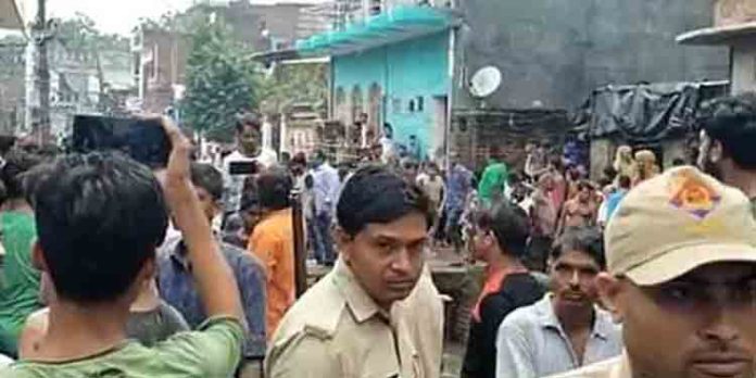 കനത്ത മഴ : യുപിയില് മതിലിടിഞ്ഞ് വീണ് 10പേര് മരിച്ചു കനത്ത മഴ : യുപിയില് മതിലിടിഞ്ഞ് വീണ് 10പേര് മരിച്ചു