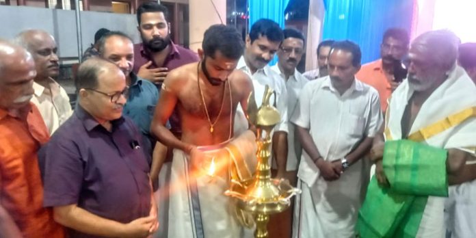 തോട്ടമൺകാവിൽ ദേവീഭാഗവത നവാഹം തുടങ്ങി തോട്ടമൺകാവിൽ ദേവീഭാഗവത നവാഹം തുടങ്ങി