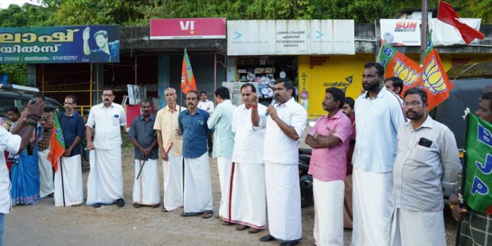ബാബുവിന്റെ ആത്മഹത്യ ; ബിജെപി പ്രതിഷേധ ധർണ നടത്തി ബാബുവിന്റെ ആത്മഹത്യ ; ബിജെപി പ്രതിഷേധ ധർണ നടത്തി