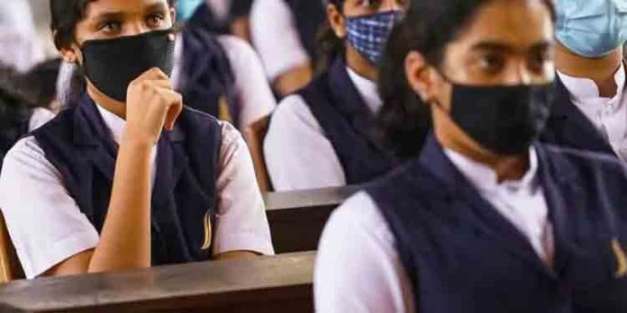 ഡിഗ്രി പ്രവേശനം ലഭിക്കാതെ വലഞ്ഞ് വിദ്യാര്ഥികള് ; 90 ശതമാനം മാര്ക്ക് ലഭിച്ച വിദ്യാര്ഥികള്ക്ക് പോലും മെറിറ്റ് സീറ്റില്ല ഡിഗ്രി പ്രവേശനം ലഭിക്കാതെ വലഞ്ഞ് വിദ്യാര്ഥികള് ; 90 ശതമാനം മാര്ക്ക് ലഭിച്ച വിദ്യാര്ഥികള്ക്ക് പോലും മെറിറ്റ് സീറ്റില്ല