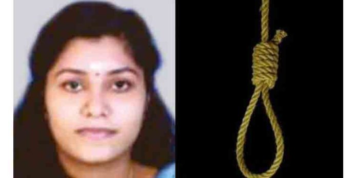 മലയാളി വിദ്യാര്ത്ഥിനി മംഗളൂരുവിലെ ഹോട്ടല് മുറിയില് തൂങ്ങിമരിച്ച നിലയില് ; ആത്മഹത്യാകുറിപ്പ് കണ്ടെത്തി മലയാളി വിദ്യാര്ത്ഥിനി മംഗളൂരുവിലെ ഹോട്ടല് മുറിയില് തൂങ്ങിമരിച്ച നിലയില് ; ആത്മഹത്യാകുറിപ്പ് കണ്ടെത്തി