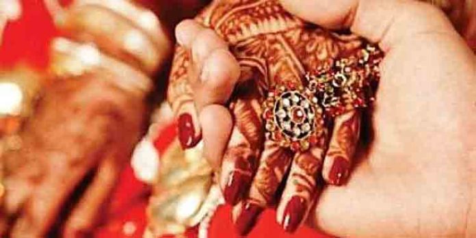 18 വയസ്സില് താഴെയുള്ള പെണ്കുട്ടികളുടെ വിവാഹം നിയമ വിരുദ്ധം ; ബില്ലിന് രാഷ്ട്രപതിയുടെ അംഗീകാരം 18 വയസ്സില് താഴെയുള്ള പെണ്കുട്ടികളുടെ വിവാഹം നിയമ വിരുദ്ധം ; ബില്ലിന് രാഷ്ട്രപതിയുടെ അംഗീകാരം