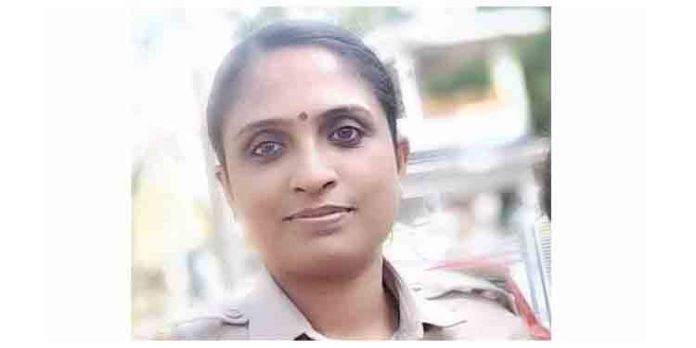 കാര് സ്കൂട്ടറിലിടിച്ചുണ്ടായ അപകടത്തില് പോലീസുകാരി മരിച്ച സംഭവത്തില് കാര് ഓടിച്ചയാള് റിമാന്റില് കാര് സ്കൂട്ടറിലിടിച്ചുണ്ടായ അപകടത്തില് പോലീസുകാരി മരിച്ച സംഭവത്തില് കാര് ഓടിച്ചയാള് റിമാന്റില്