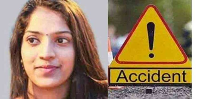 കോളജ് വിദ്യാര്ത്ഥിനി ചരക്കുലോറി ഇടിച്ച് മരിച്ചു കോളജ് വിദ്യാര്ത്ഥിനി ചരക്കുലോറി ഇടിച്ച് മരിച്ചു