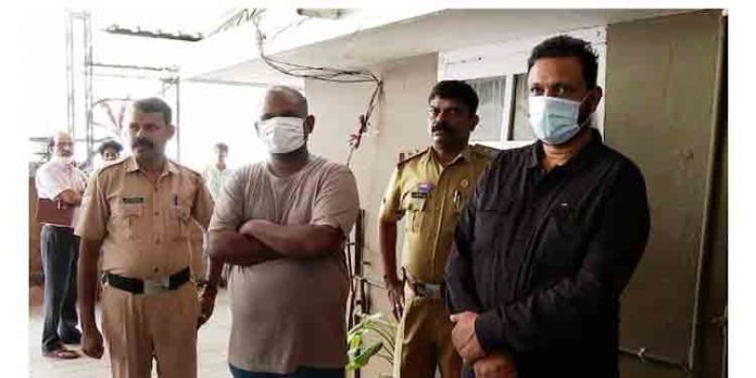 500 കോടിയുടെ നിക്ഷേപ തട്ടിപ്പ് ; തൃശൂര് ഫ്യൂച്ചര് ട്രേഡ് ലിങ്ക് ഉടമ മലാക്ക രാജേഷും കൂട്ടാളിയും അറസ്റ്റില് 500 കോടിയുടെ നിക്ഷേപ തട്ടിപ്പ് ; തൃശൂര് ഫ്യൂച്ചര് ട്രേഡ് ലിങ്ക് ഉടമ മലാക്ക രാജേഷും കൂട്ടാളിയും അറസ്റ്റില്