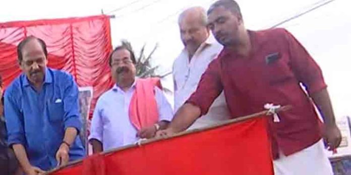 കൊടിമര കൈമാറ്റ ചടങ്ങ് ബഹിഷ്ക്കരിച്ച് ഇസ്മയിലും ദിവാകരനും കൊടിമര കൈമാറ്റ ചടങ്ങ് ബഹിഷ്ക്കരിച്ച് ഇസ്മയിലും ദിവാകരനും
