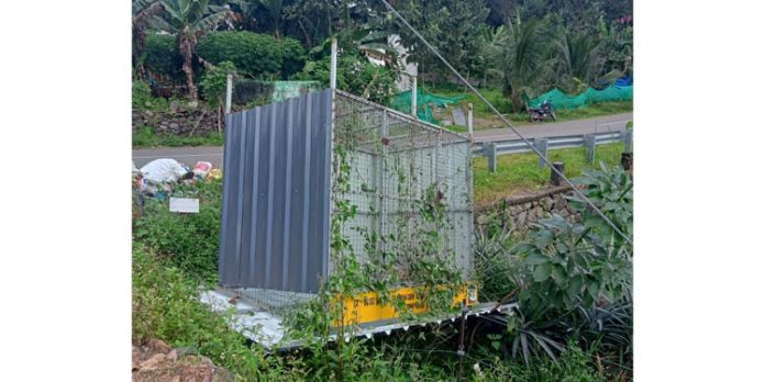 മിനി എം സി എഫ് സാമൂഹ്യ വിരുദ്ധർ നശിപ്പിച്ചു മിനി എം സി എഫ് സാമൂഹ്യ വിരുദ്ധർ നശിപ്പിച്ചു