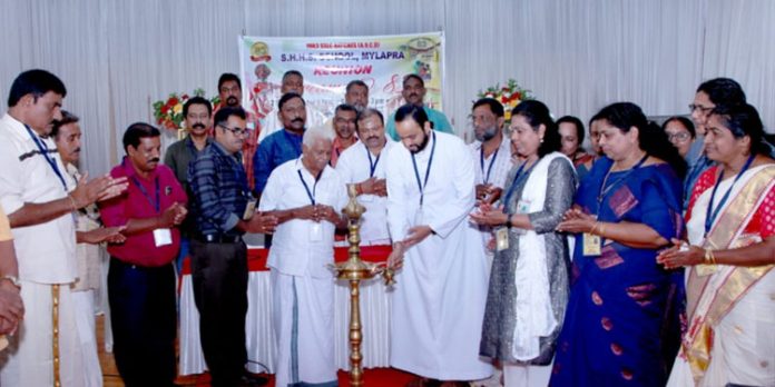 ഓണാഘോഷവും പൂർവ്വ വിദ്യാർത്ഥി കുടുംബ സംഗമവും നടത്തി ഓണാഘോഷവും പൂർവ്വ വിദ്യാർത്ഥി കുടുംബ സംഗമവും നടത്തി